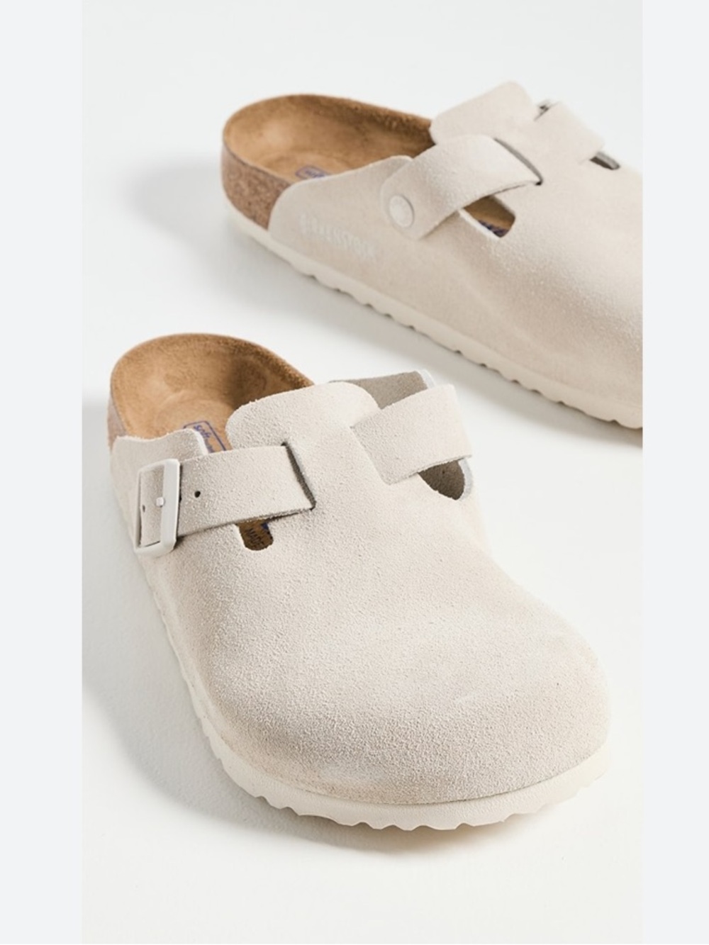 Birkenstock Boston  women size 9 soft footbed Suede Clogs in Light Beige